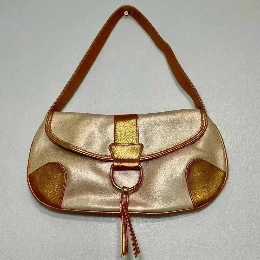 Elizabeth Arden Shoulder Bag Beige Gold Faux Leather Flap Purse Tassel Handbag - Picture 4 of 8